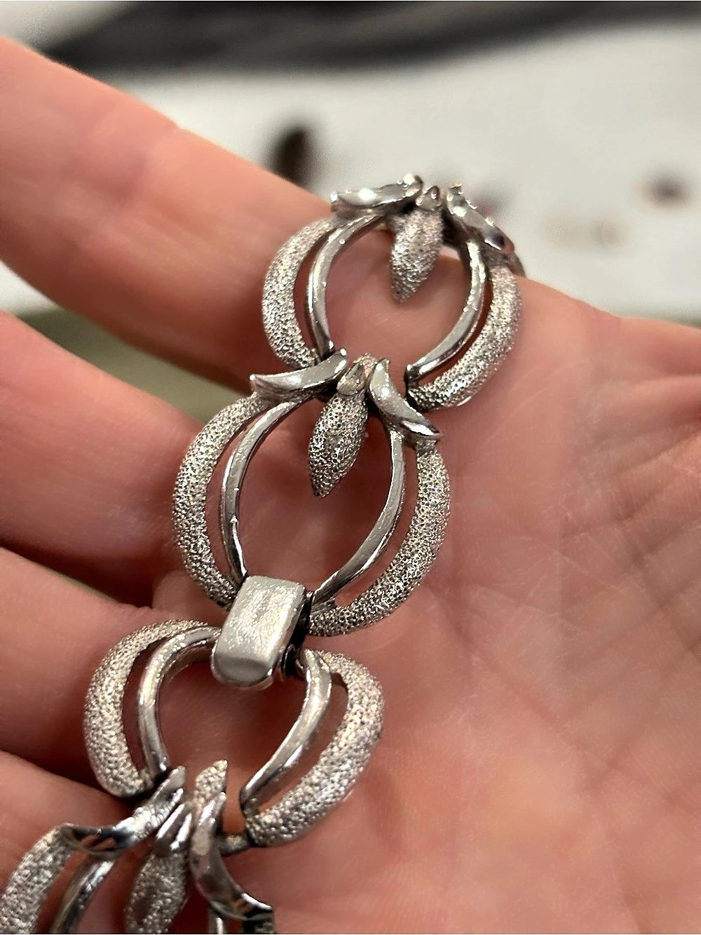 Textured Link Bracelet in Silver Like New